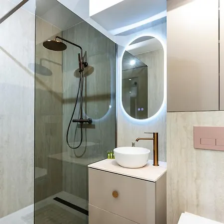 Apartment Escape Renovated 2br Ac Pool Terrace